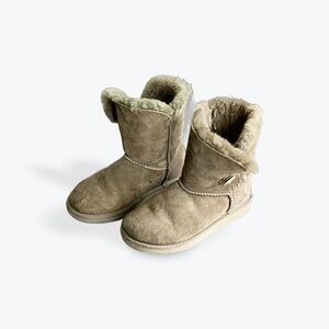 Ugg boots size 3, little girl, brown
